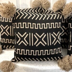 5 New Allen & Roth Decorative pillows 20x17! Pd$160